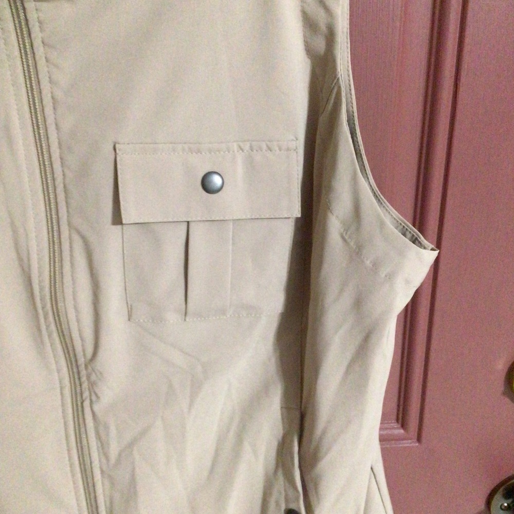Travels ith vest